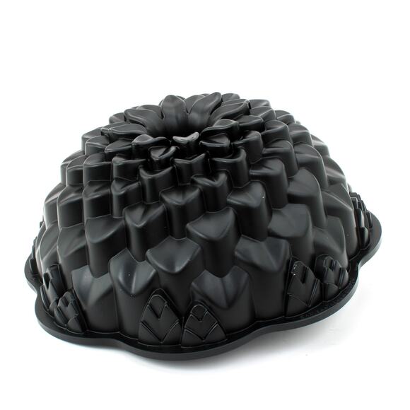 NordicWare Heavy Cast Aluminum Chrysanthemum Bundt Pan & Cake Keeper - Picture 5 of 9